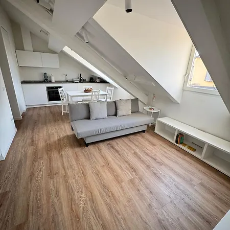 Be Your - Dalla Corte Del Glicine Apartment