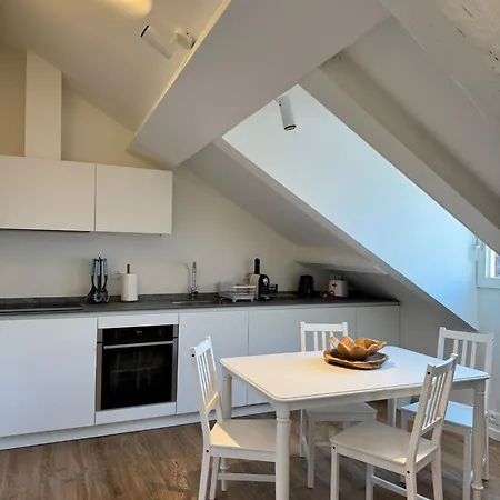 Apartment Be Your - Dalla Corte Del Glicine Milan